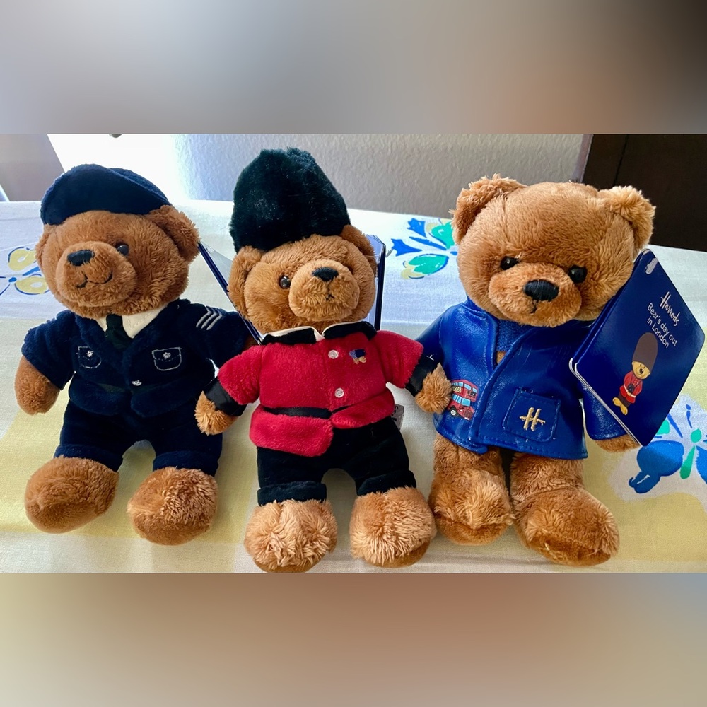 NWT 3 Harrods 7”Plush Bear